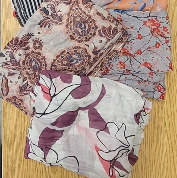 Lot Of 7 Floral and Striped Patterned Scarves Scarf - Picture 6 of 6